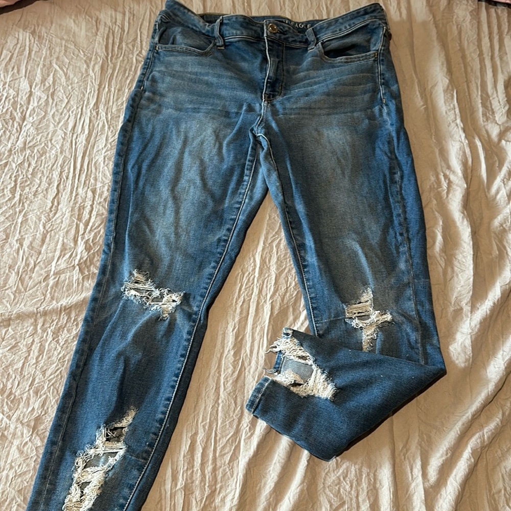 AMERICAN EAGLE JEANS